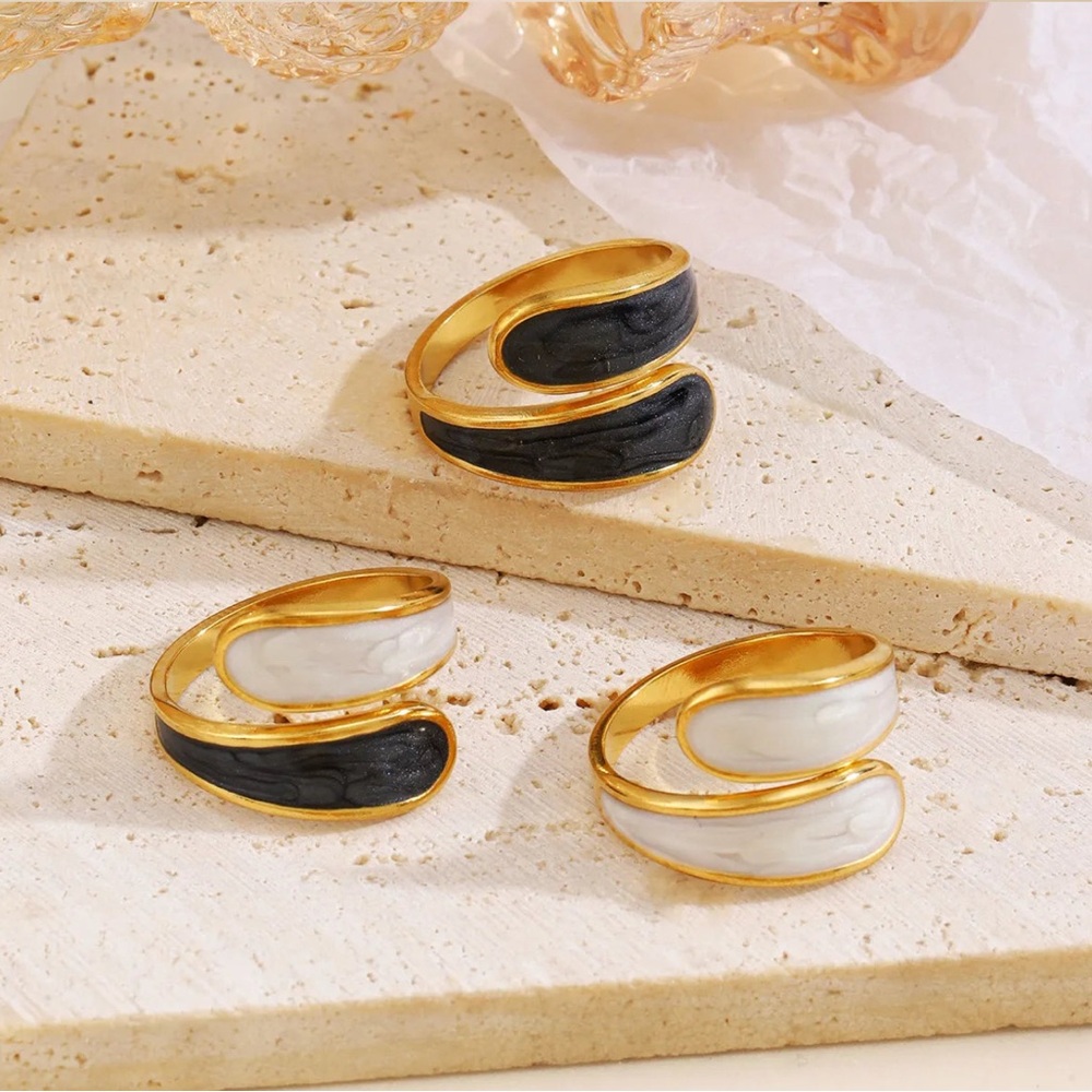 Elegant Gold and Black Women's Ring Set